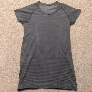 NAVY AND WHITE SWIFTLY TECH SHORT SLEEVE